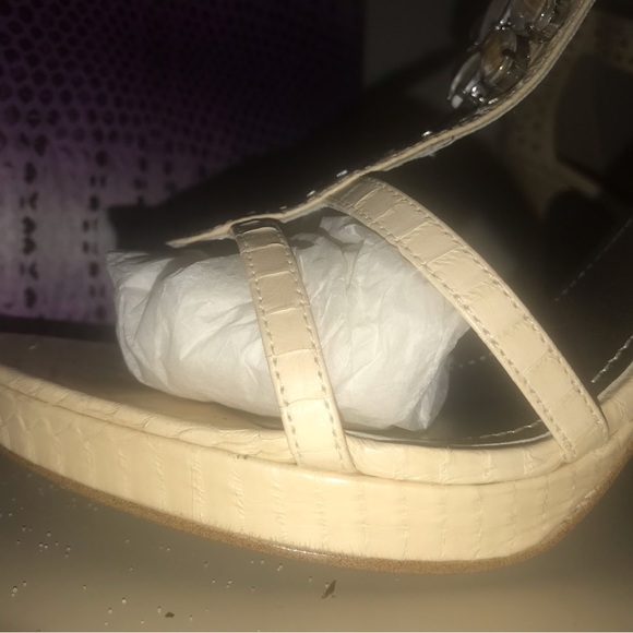 Woman Chi Carlos Falchi Stiletto Cream Snake Rhinestone Cabochon T strap 8.5 NIB - Picture 4 of 16